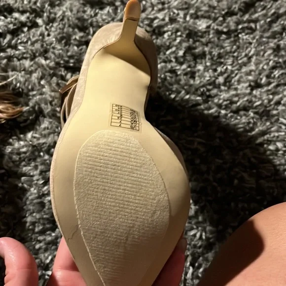 High heels - Picture 3 of 4